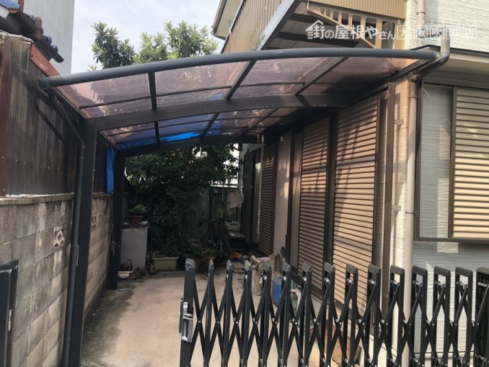 ポリカ製の屋根のカーポート