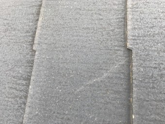 ヒビの入ったスレート