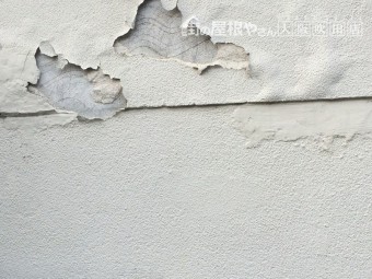 ブロック塀の塗装剥がれ