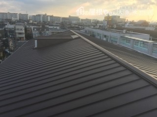 オータムレッド色の立平の施工