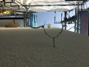 つかみ金具