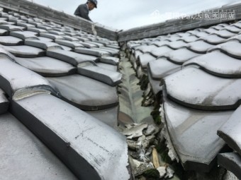 劣化した谷板金