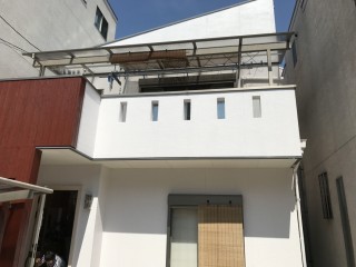 外壁塗装後の建物外観