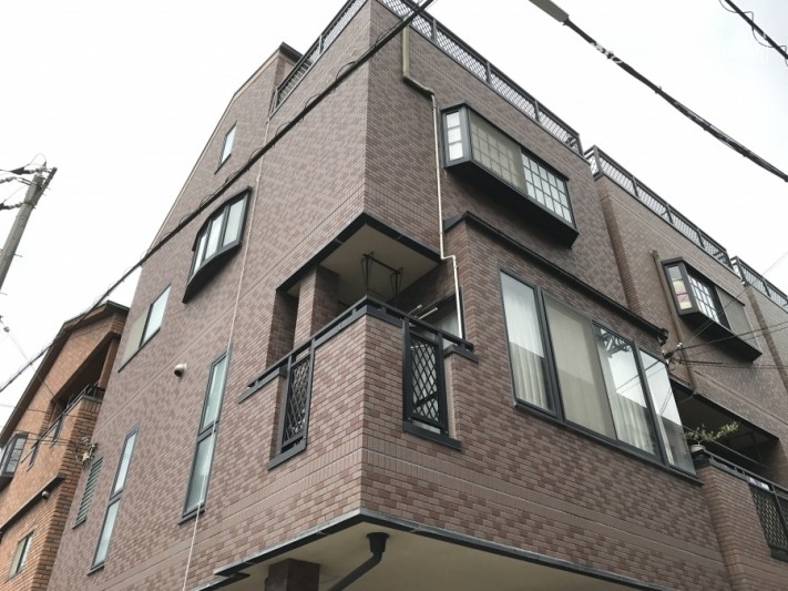 屋上防水工事現場建物全貌