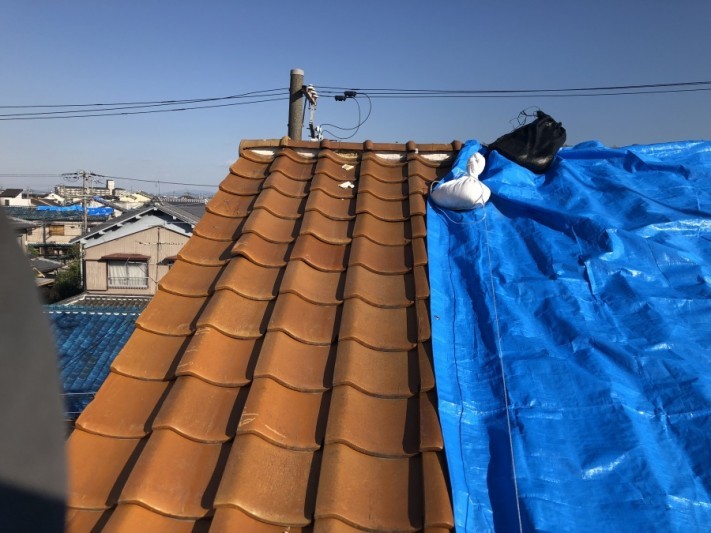 台風で破損した瓦屋根