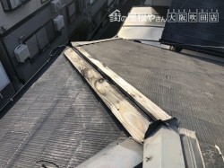 板金の取れたスレート下り棟