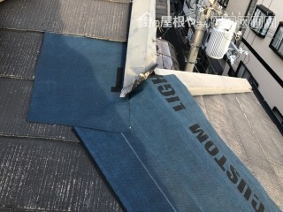 旨板金落下、粘着シートでカバー