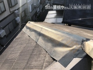 旨板金落下、粘着シートでカバー