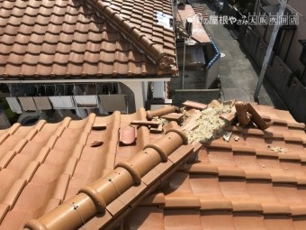 台風で被災した瓦屋根下り棟