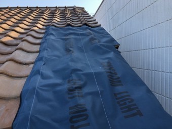 台風で破損した瓦屋根