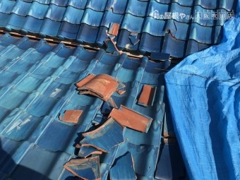 台風で落下した瓦屋根