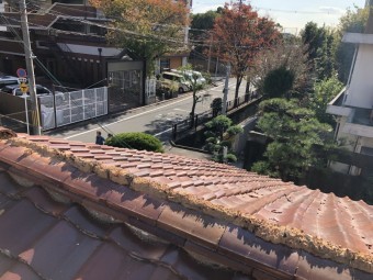 劣化した屋根の大棟