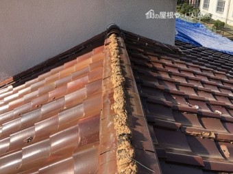 劣化した屋根の大棟