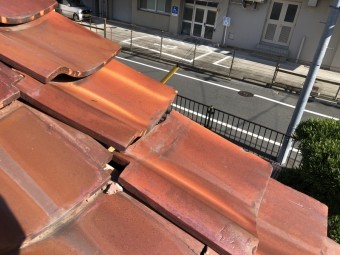 台風で倒壊した瓦屋根