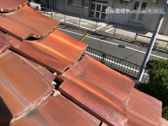 台風で倒壊した瓦屋根