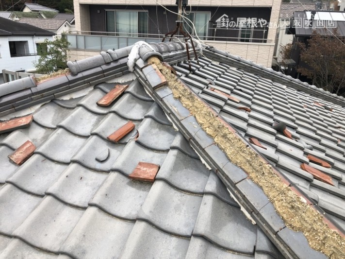 台風で捲れた下り棟の瓦