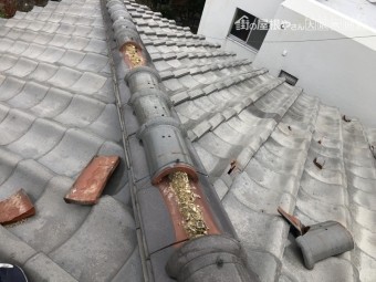 台風で捲れた下り棟の瓦