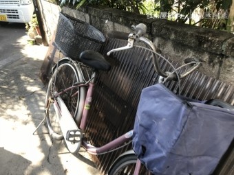 ポリカーボネート屋根が台風で外れ