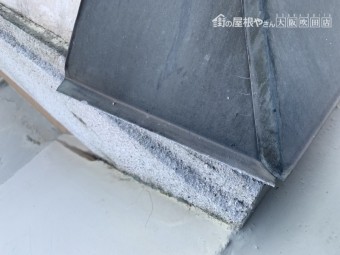 劣化した金属屋根