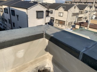 劣化の見られる屋上金属板金