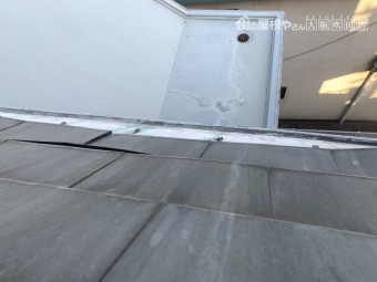 劣化し外れた金属屋根