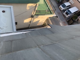 劣化し外れた金属屋根