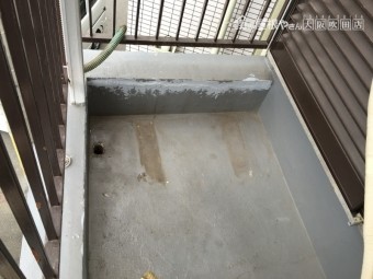 防水塗装前ベランダ