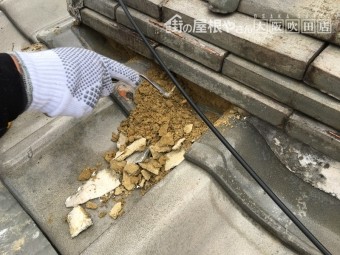 古い漆喰撤去