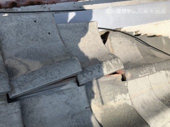 震災後の瓦のズレ