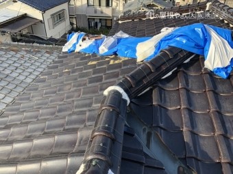 台風後応急処置として覆ったブルーシート