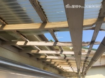 割れた波板ポリカ