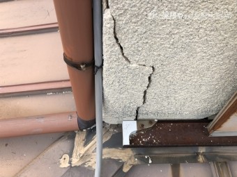 地震の揺れで発生した亀裂・クラック