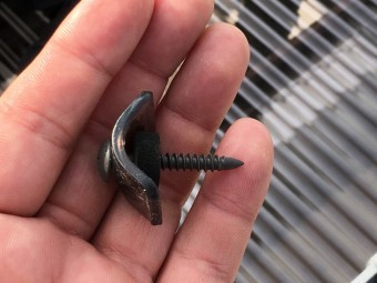 淀川区 ベランダ屋根を取り付ける際に使用するビス