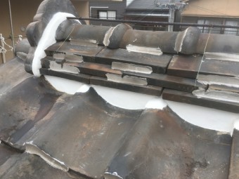 熨斗瓦下の漆喰詰め直し後の屋根