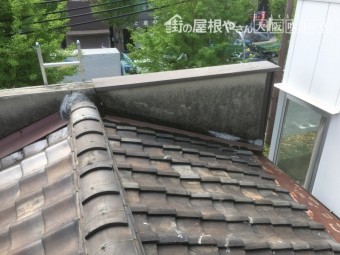 劣化したパラペット笠木部分