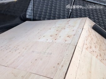 野地板貼り付け