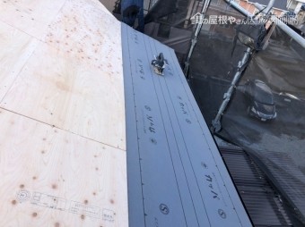 防水シート貼り付け
