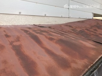 劣化しサビが発生した金属屋根