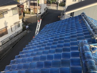 台風で倒壊した屋根瓦