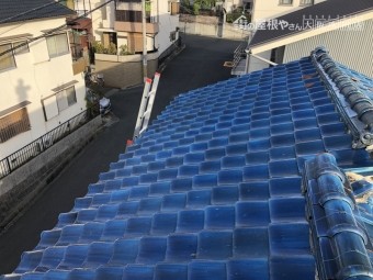 台風で倒壊した屋根瓦