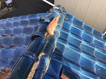 台風で倒壊した屋根瓦