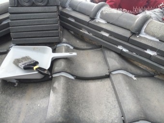 古い漆喰を撤去