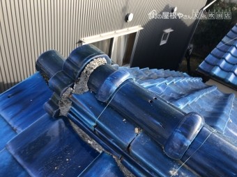 台風で倒壊した屋根瓦