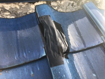 台風で倒壊した屋根瓦