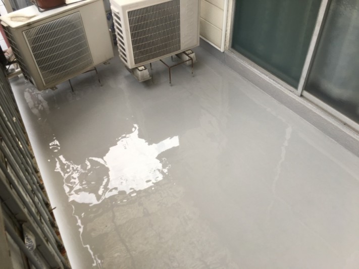 ベランダ防水塗布乾く前のもの