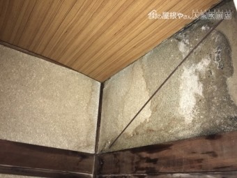 雨漏りによる天井と壁の剥がれ崩れなどの劣化