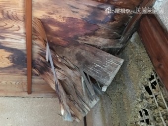 雨漏りによる天井と壁の剥がれ崩れなどの劣化