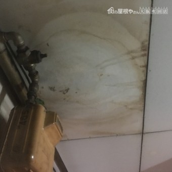天井雨漏りによる雨染み発生