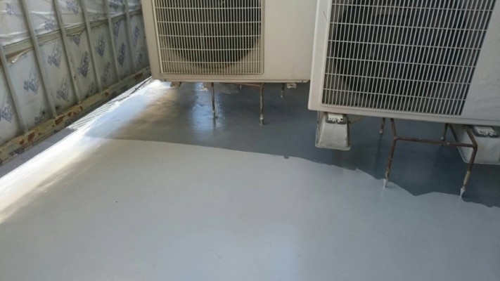 ベランダ防水工事塗布途中