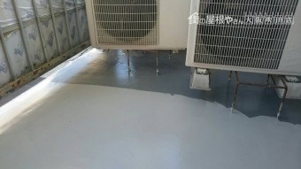ベランダ防水工事塗布途中
